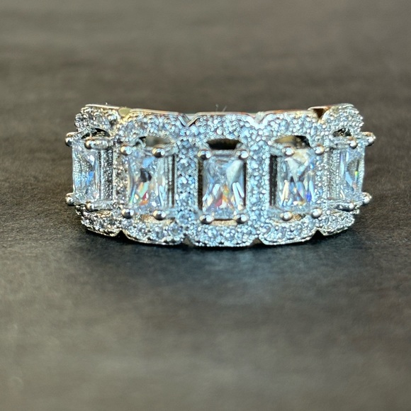 Zircon 925 Silver 5 Stone Band Ring - Picture 9 of 12